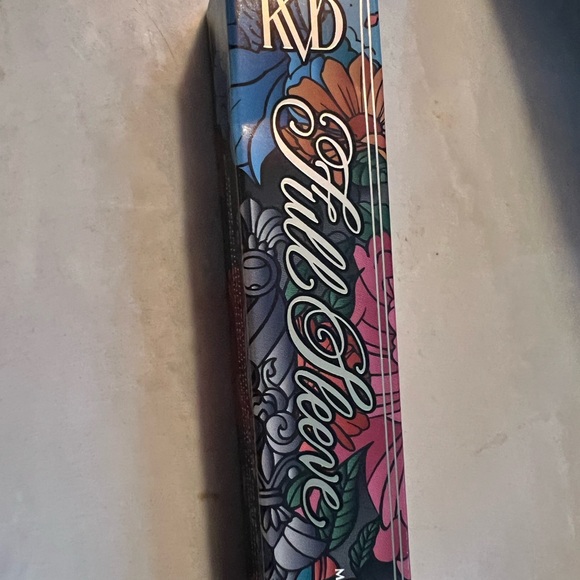 KVD Full Sleeve Mascara - Ink Black. In beautifully tattoo-inspired box. - Picture 4 of 7